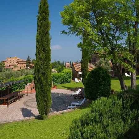 In With Garden And Pool