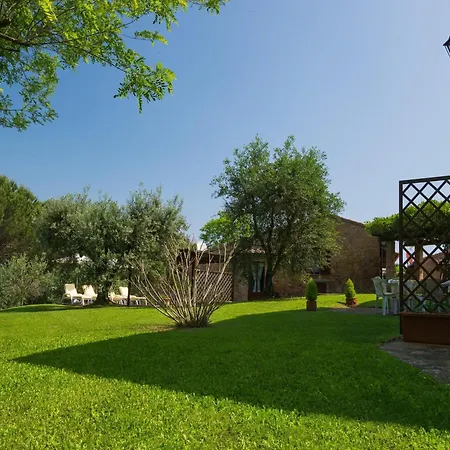 In With Garden And Pool Apartment