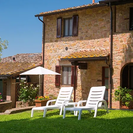 Apartment In With Garden And Pool
