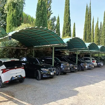 In With Garden And Pool Διαμέρισμα